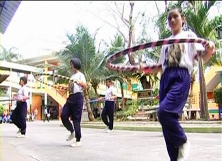 Young students from the Redemptorist School take part in the hula-hoop competition.